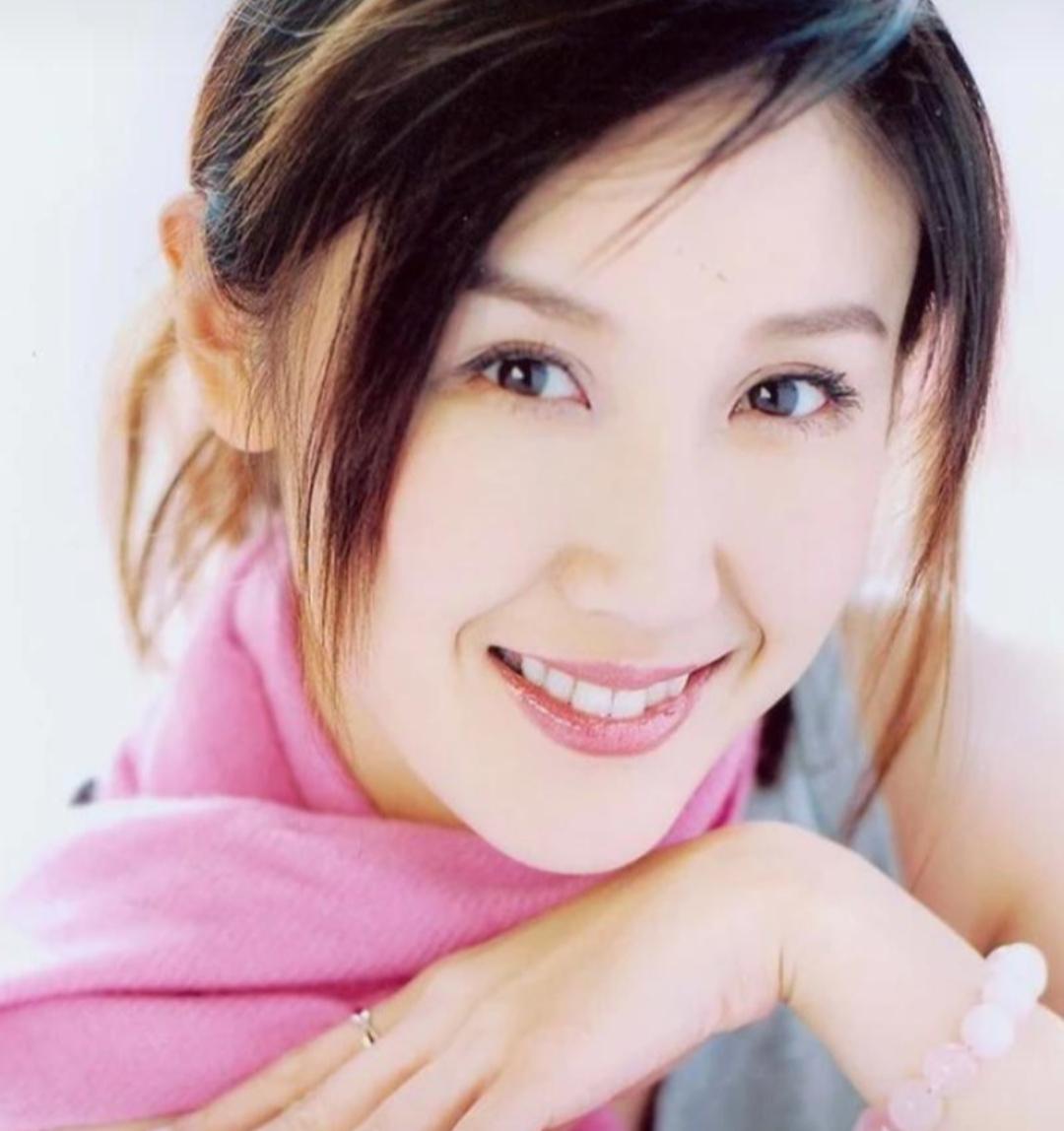 她29岁嫁50岁老戏骨，婚后连生三子女，如今成为人生赢家
娱乐