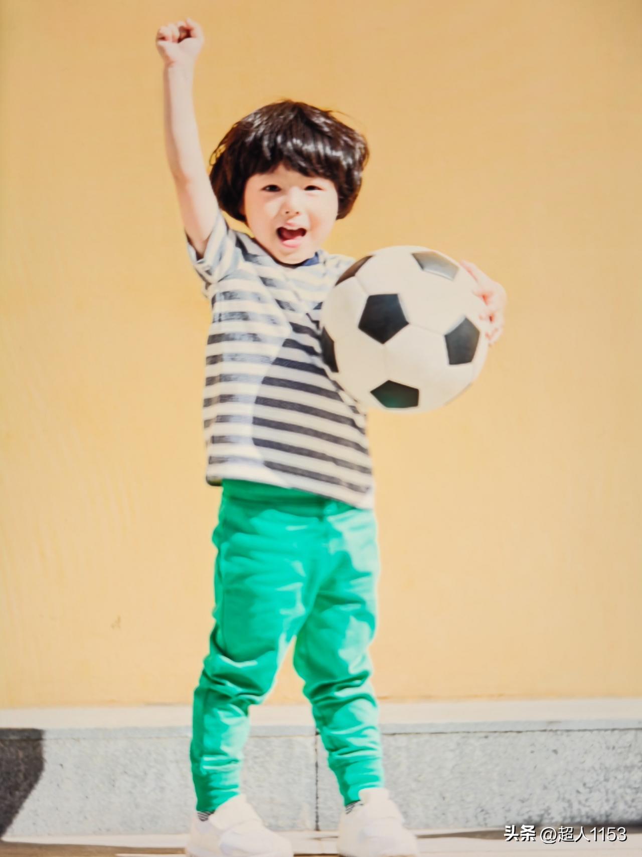 女儿叫小棉袄，
儿子就叫小皮夹克吧。

小棉袄贴心又温暖，
小皮夹克即能挡风、又