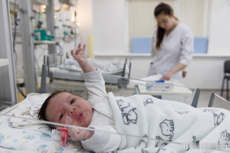 “如果我牺牲了，至少还能留下孩子”——乌克兰政府出资为士兵提供冷冻精子服务海外新