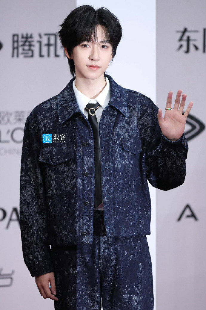 明星星光大赏红毯生图状态看完生图和生频，彻底被这状态征服了星光大赏出图