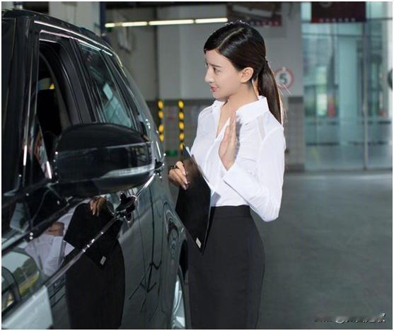 北京，男子冒充大老板，声称要订购5辆奔驰，总价400多万！4S店美女销售为了促成