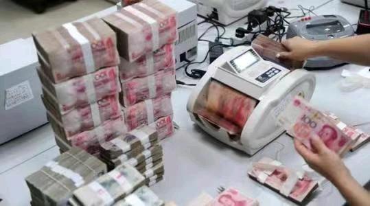 江西鹰潭，妻子生病，男子拿着存折去银行取钱。不料，存折单上写的是60000元，可