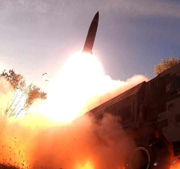 “波兰总统：波兰准备拥有核武器。”4月22日，波兰总统杜达表示：“面对俄罗斯在白