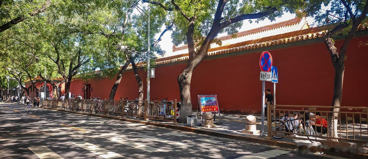 你看到的南池子大街位于北京东城区，北起东华门大街，南至东长安街，长约792米。历