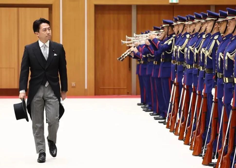 外交措辞于无声处转动，对日表态调整暗藏完整布局
本月17日，日本防卫大臣小泉进次