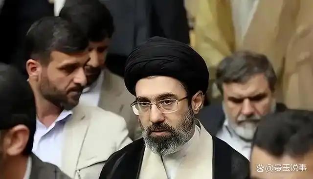 就在伊朗宣布哈梅内伊之子，57岁的穆杰塔巴当选伊朗最高领袖，伊朗最高领袖是武装力