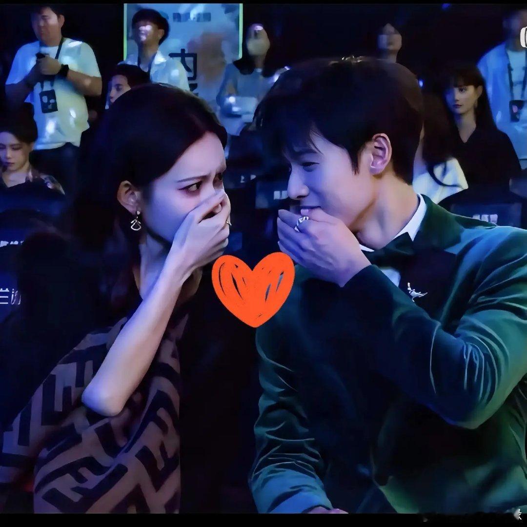 别人感谢粉丝 李昀锐感谢孟子义 12月21日，李昀锐感谢孟子义！人家领奖感谢导演