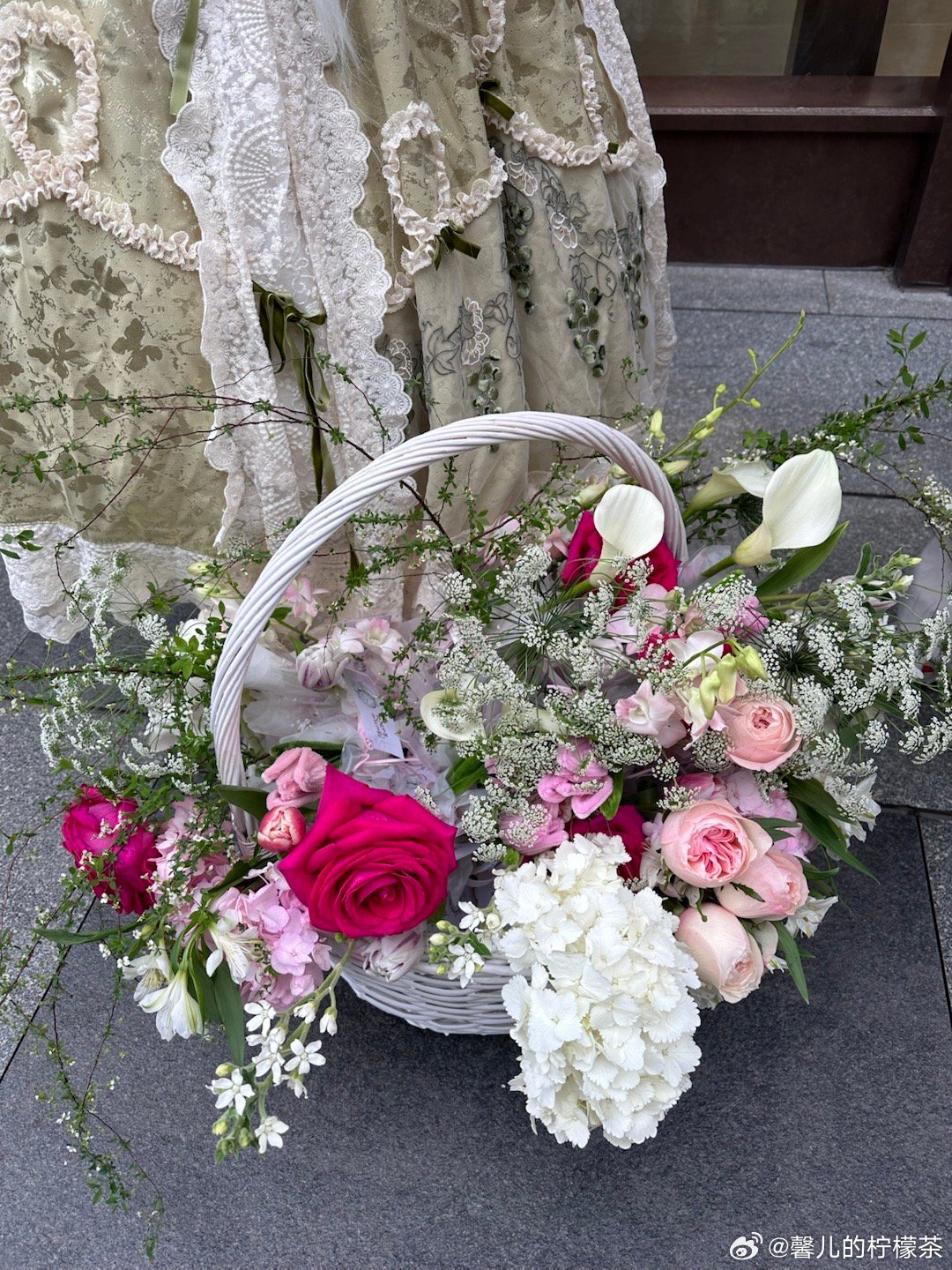 全国多地出现派花使者以温柔致敬力量，以健康守护美好，妇女节专属活动暖心开启，鲜花