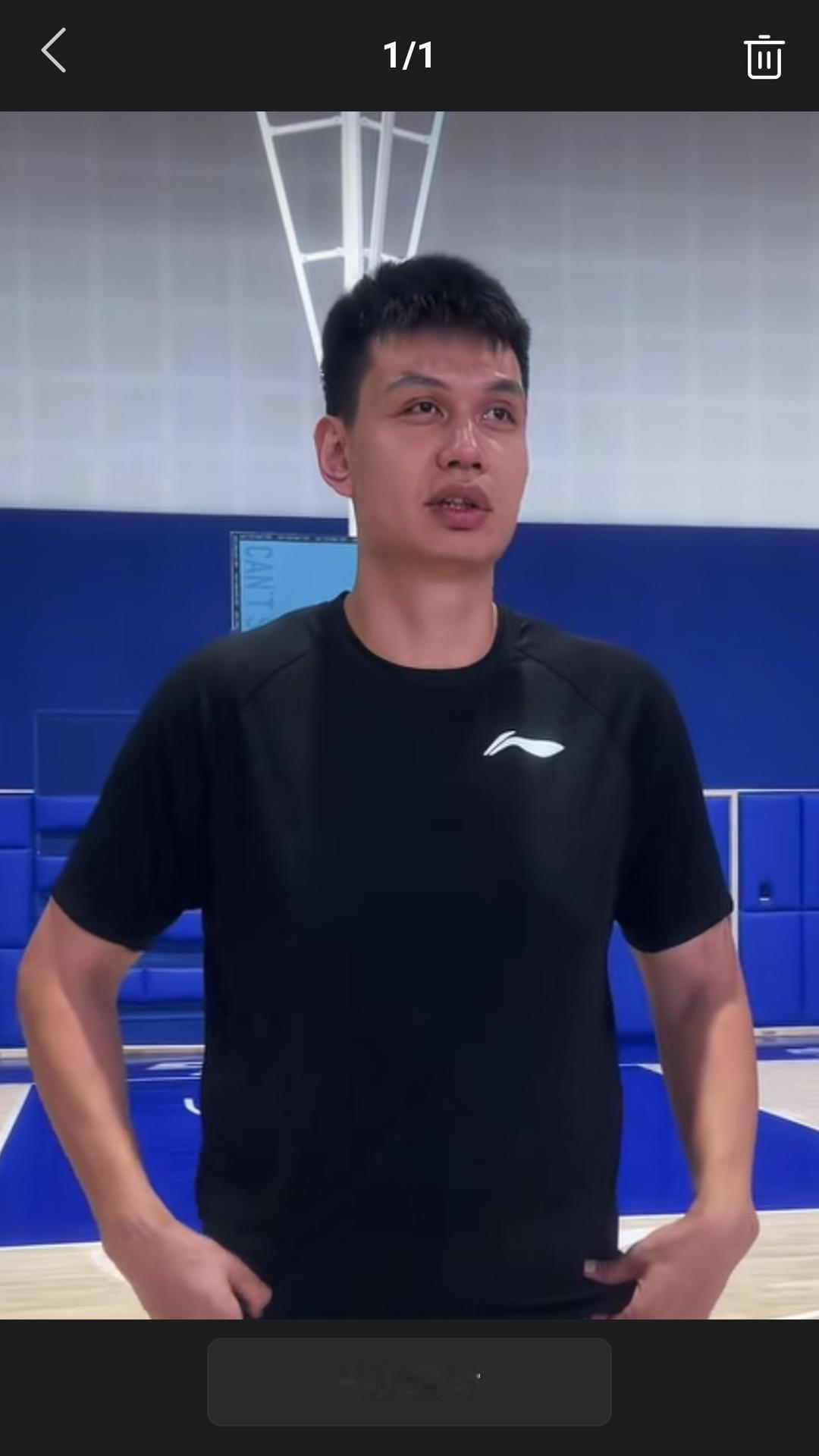 昨天刚刚加盟宁波队教练组的前八一男篮名将许中豪更新作品，配文到:这次身份转变是一
