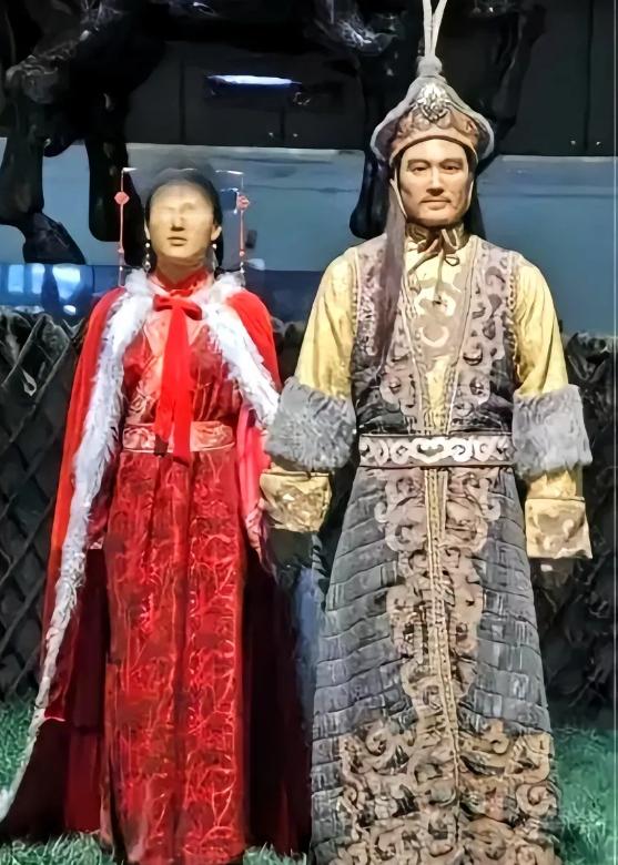 隋朝，14岁的义成公主被嫁给了65岁的老可汗，新婚之夜，老可汗丝毫不怜惜年幼的公