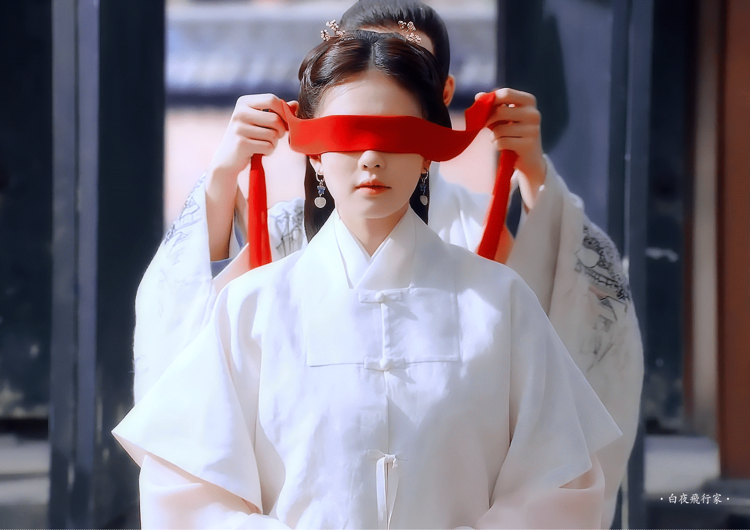 白鹿 《玉楼春》林少春▷半垂半披+白衣-红丝带 蒙眼