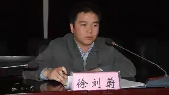 贵州最年轻的县长落马
给所有人提了个醒
当初他豪言壮语要守着丹寨那座深山贫困县，