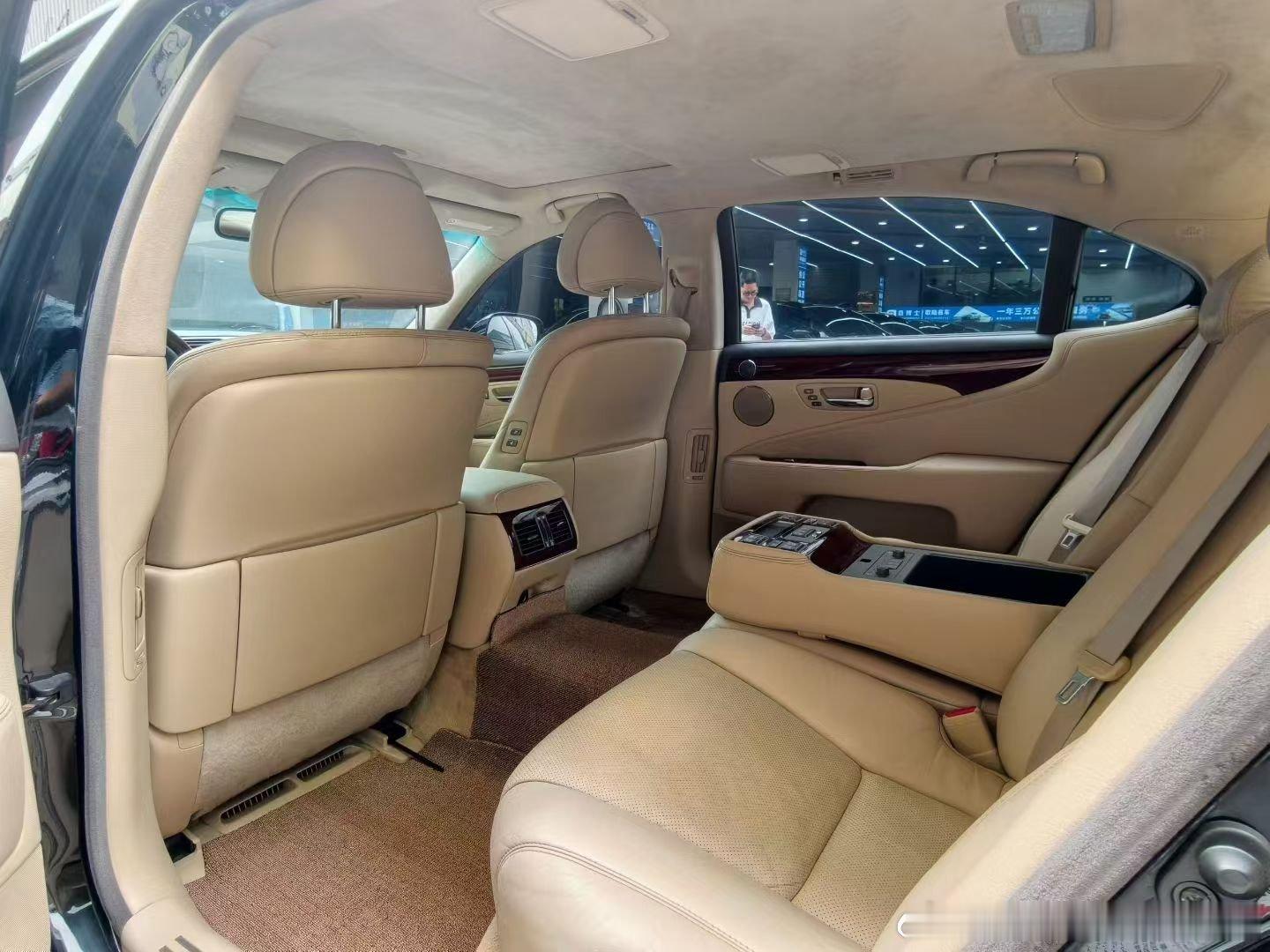 日系经典豪车 雷克萨斯LS46020​08年上牌，精品车况​喜欢来试驾 大几万开