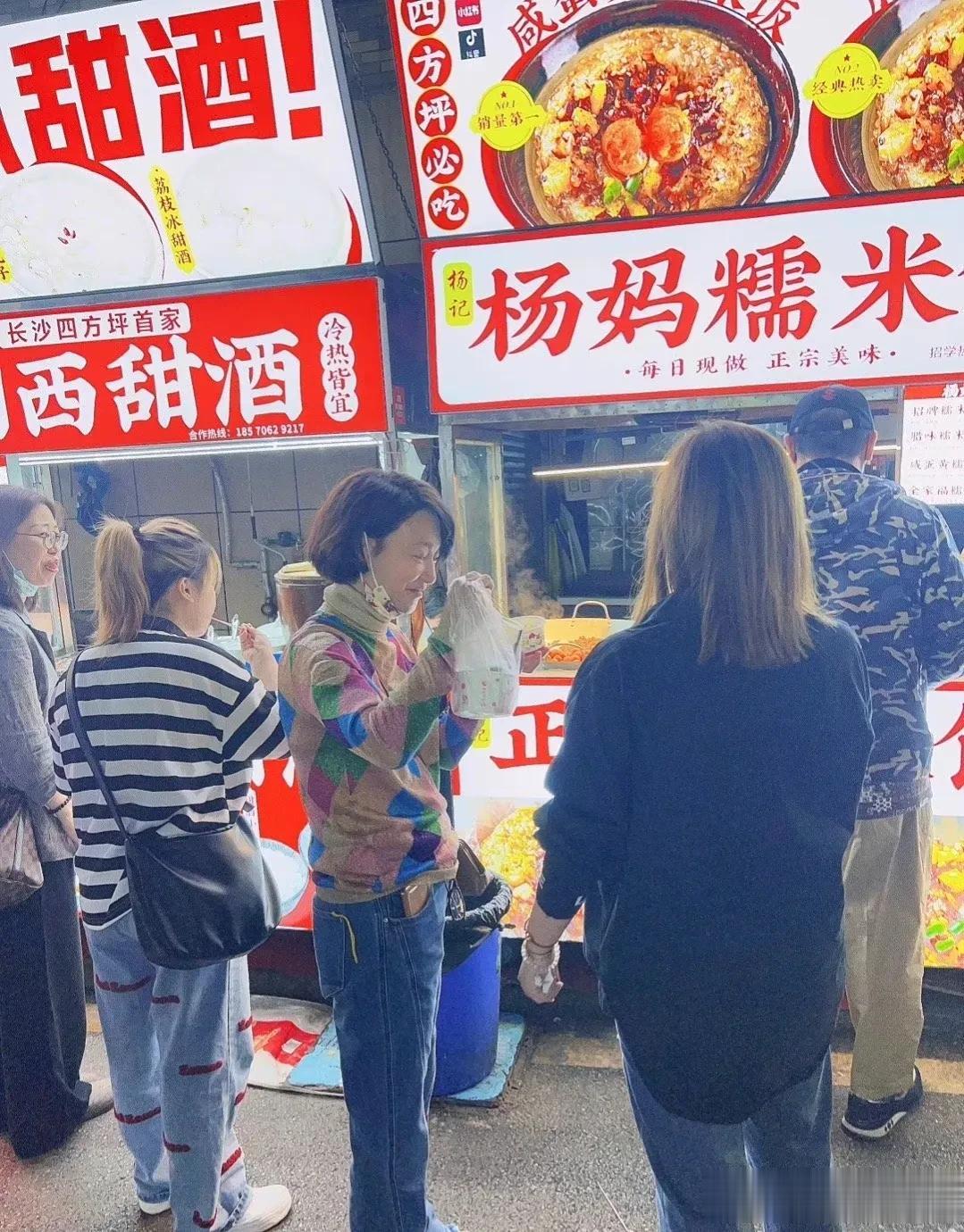 倪大红果然对于女明星来说魅力不减啊！
当年在电视剧《都挺好》中倪大红奉献了，小保