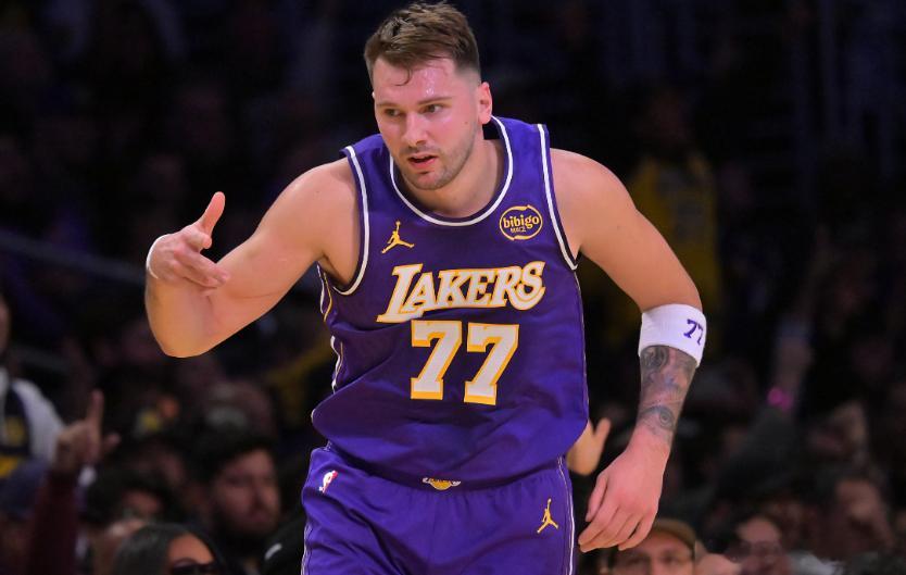 今日，前NBA球员、球队主帅萨姆-米切尔谈到了东契奇。“卢卡·东契奇手里没球就不