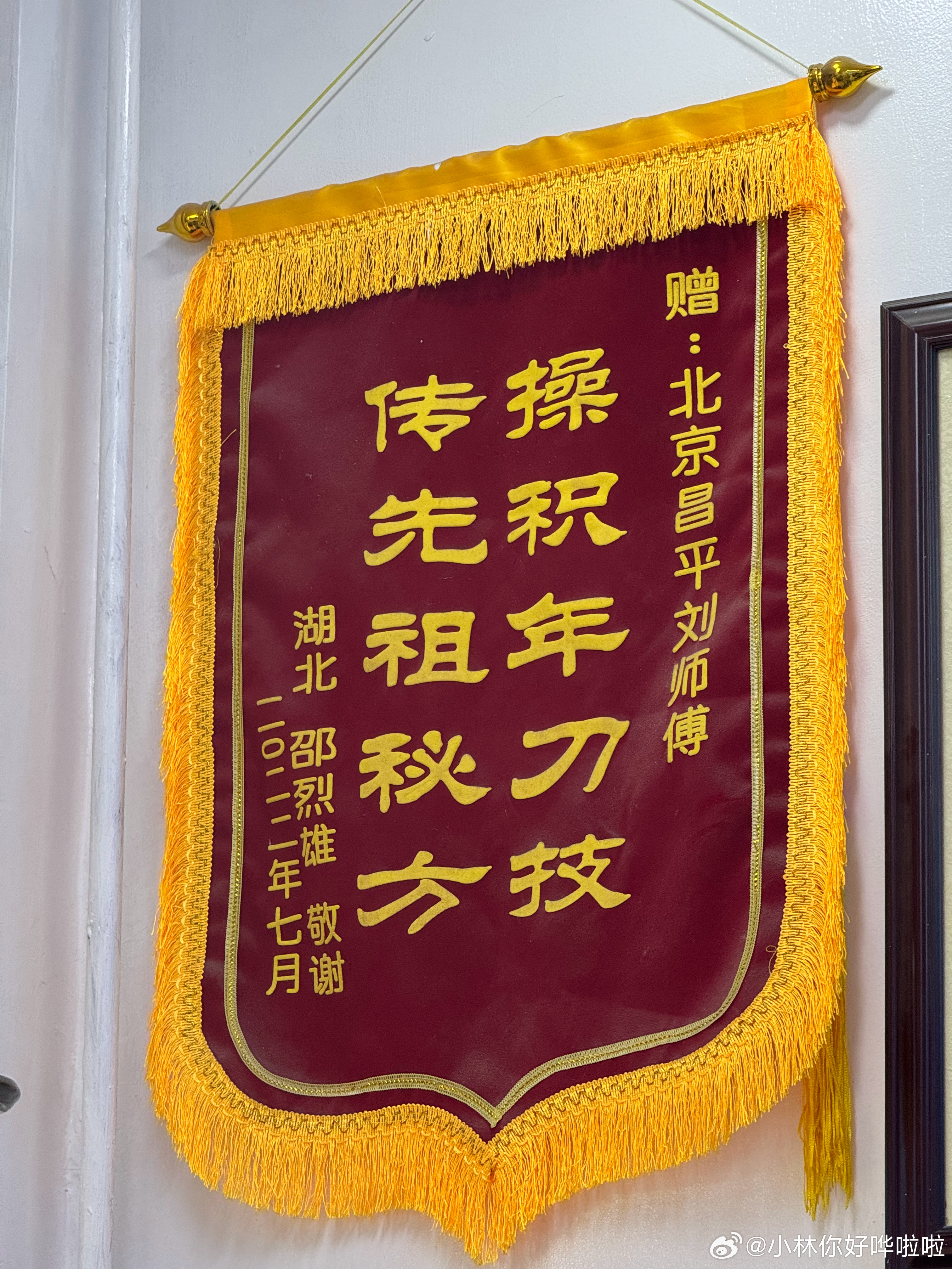 做下等事不影响成为上等人，给我父亲修脚(图一里不是我们还在排队ing）的这个师傅