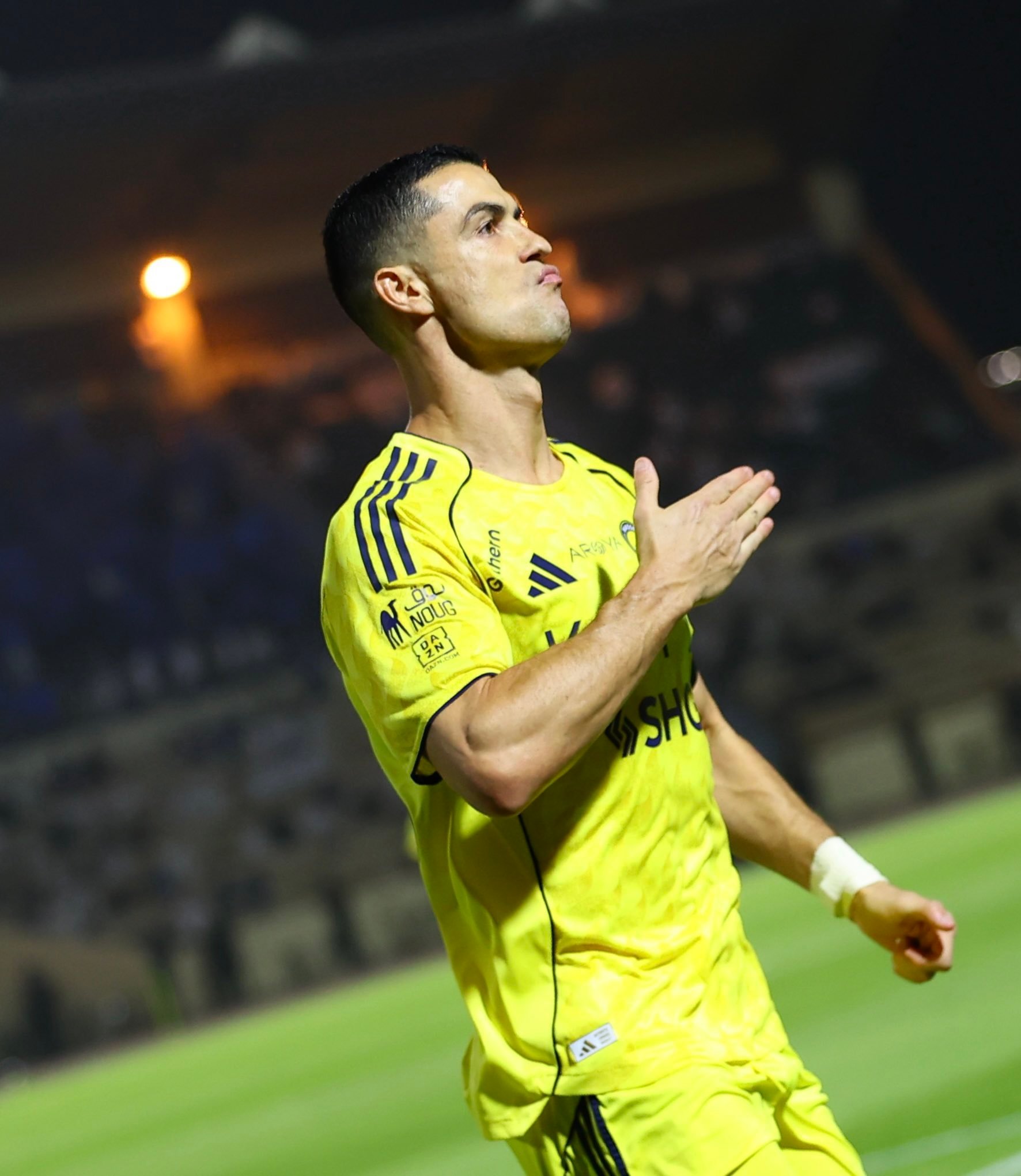 🚨🇵🇹路易斯·马西米亚诺🧤是C罗职业生涯攻破的第323位门将，也是第八位