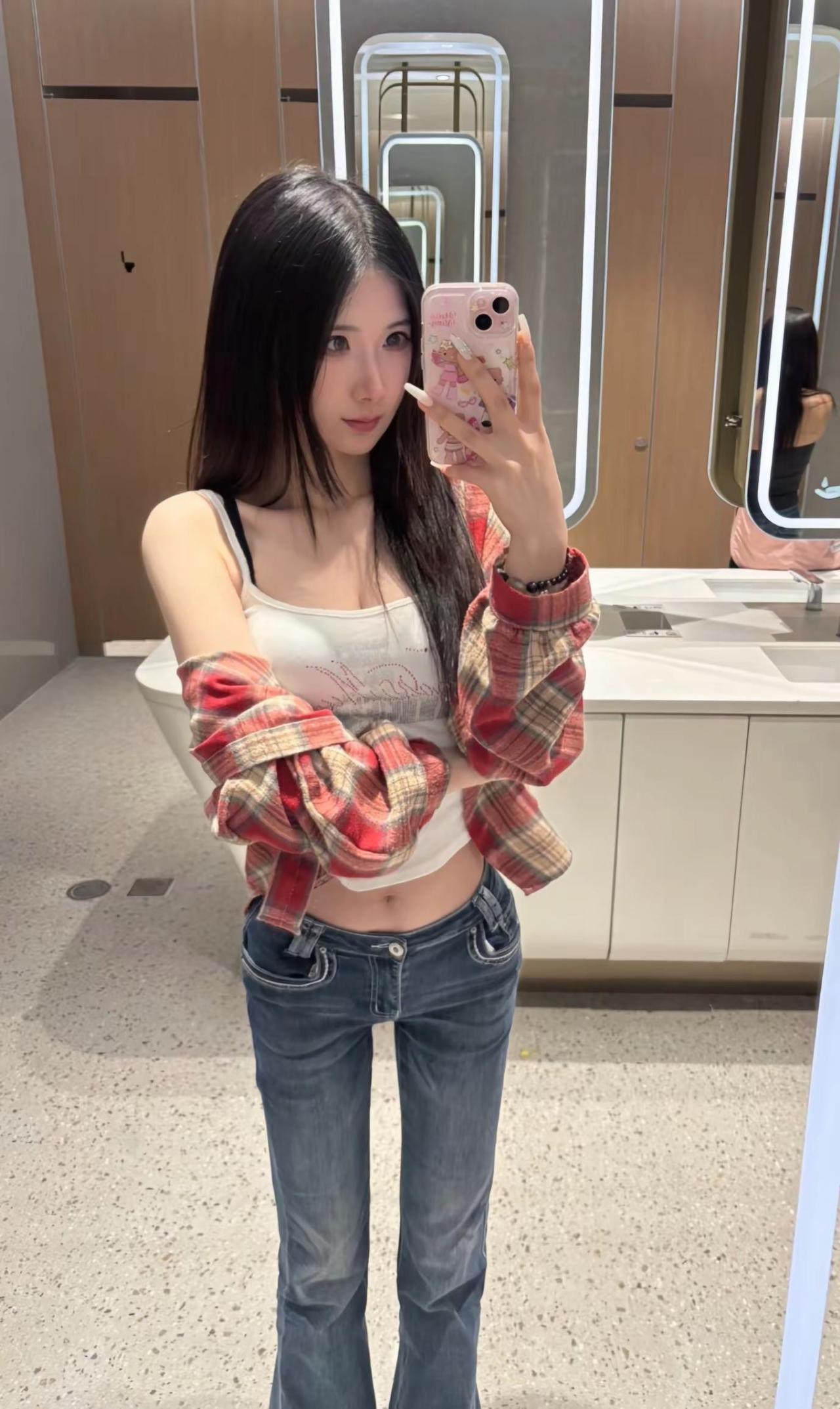 去哪里都带上我好不好。对镜拍穿搭 女友穿搭