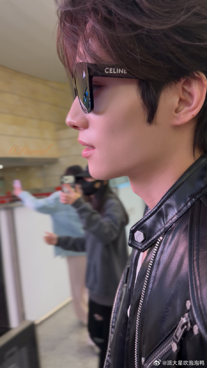 井胧说美男计该用就用风华合伙人已经开始期待美男计名场面！井胧太懂我们了，帅哥加持