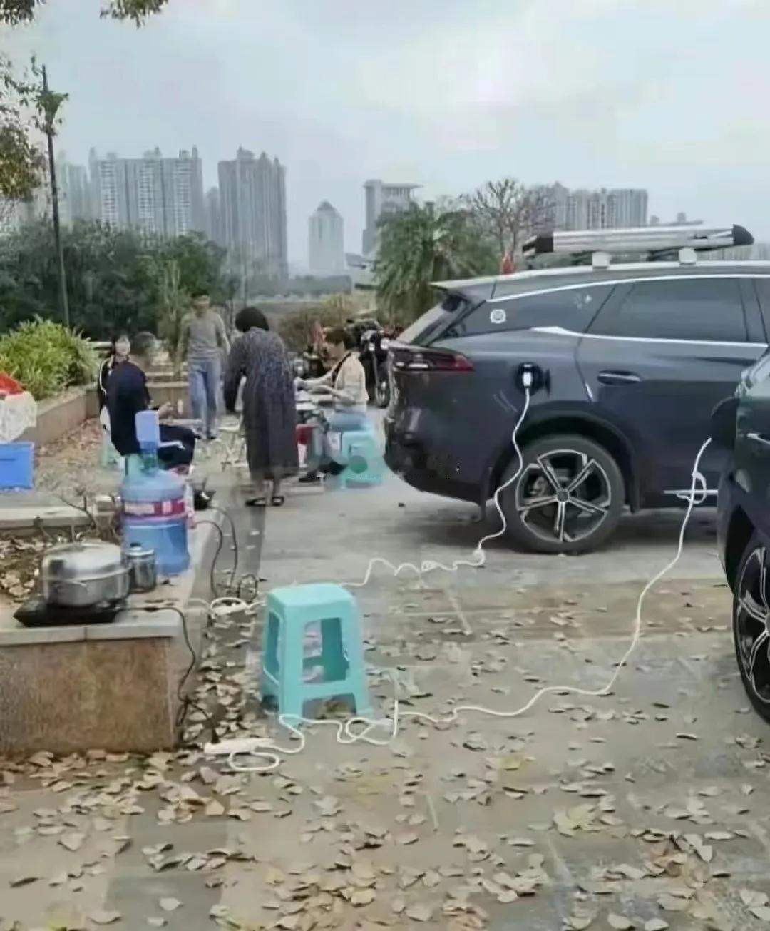 新能源车的好处！！！做饭，施工，烧开水，它都能帮上忙~~~