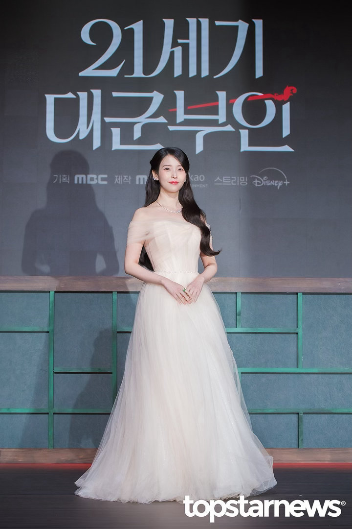 IU新剧发布会新闻图IU 李知恩李知恩