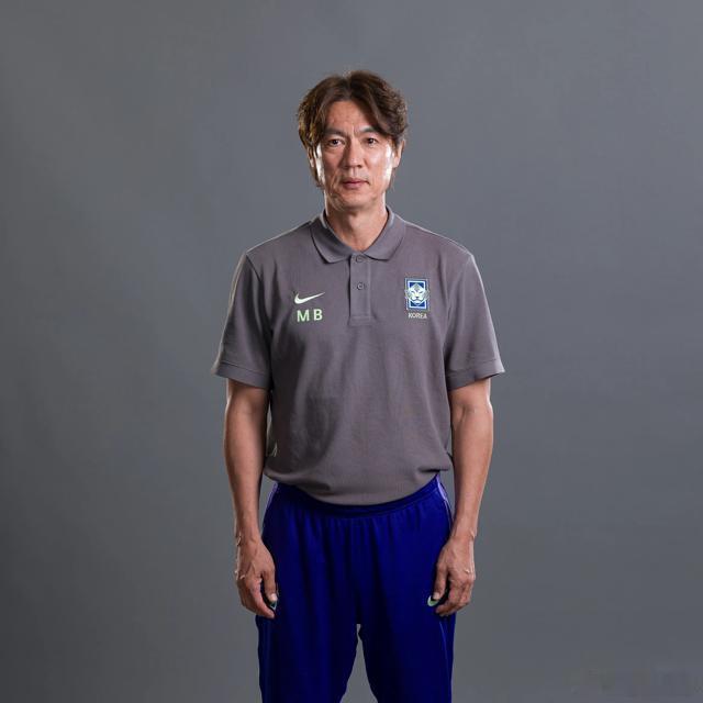 韩国足球代表队名单 韩国队美加墨世界杯定妆照——主教练洪明甫 
