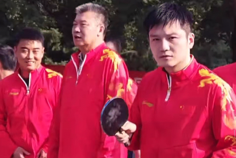 王皓看樊振东 李湘看王诗龄😂一模一样。。 ​​​