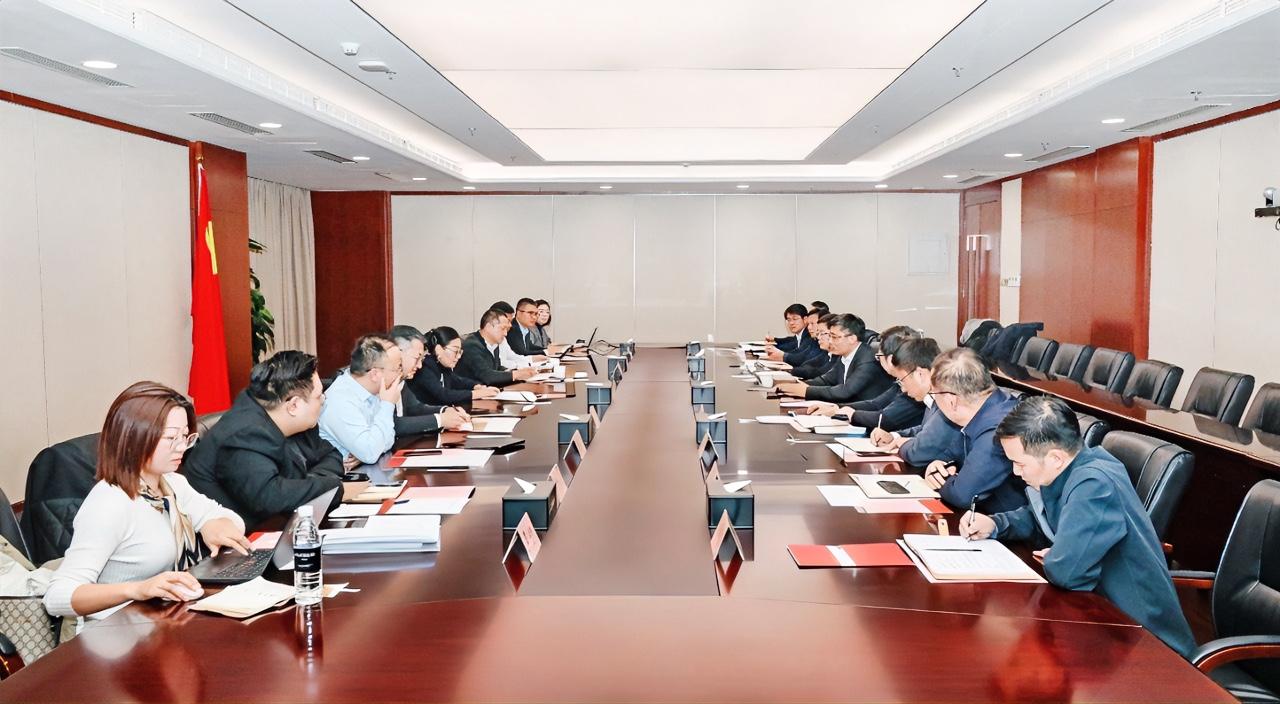 12月4日，京东集团公共业务副总裁、江苏省总协调人丁静一行到徐矿集团考察交流，双