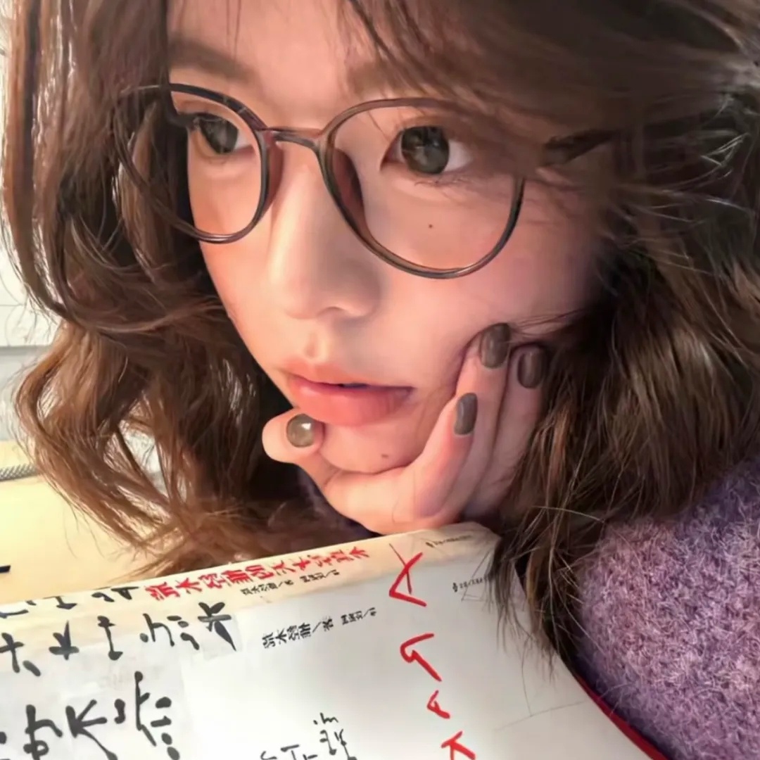 𝙎𝙝𝙖𝙧𝙚丨头像+背景图°★ 你总像初见那般明媚☆.女生头像〡审美积累