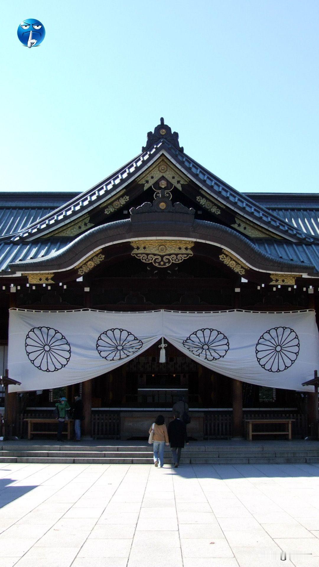 跑到日本在靖国神社小便泼油漆的行为，属于爱国流氓的行为，是懦弱的精神胜利法的变相