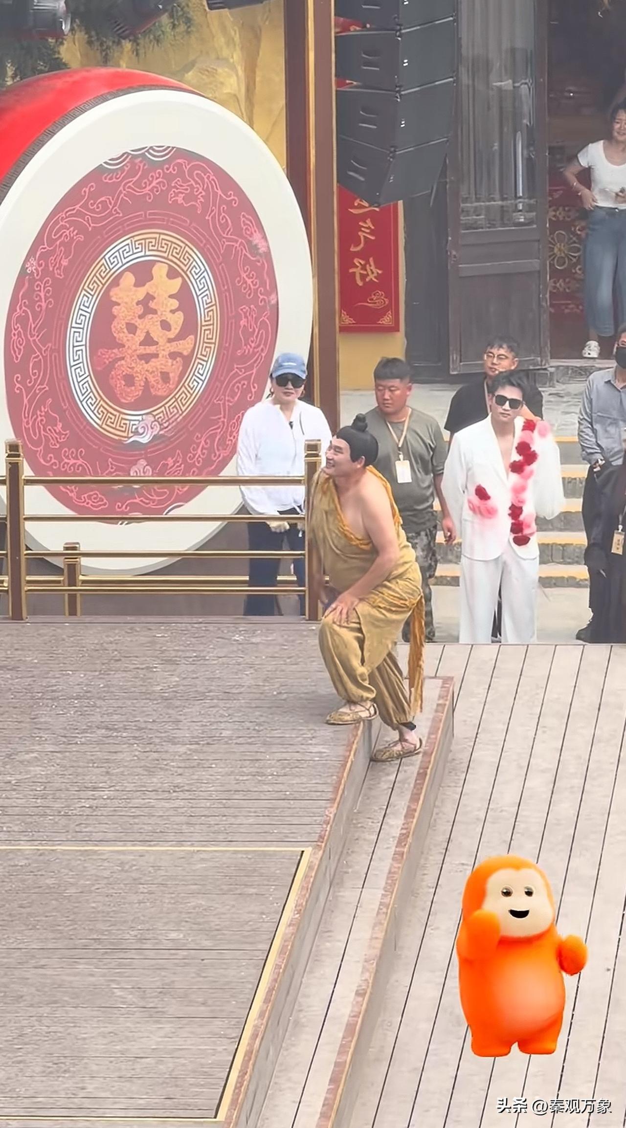 我们朴实忠厚的南天门大将军，在舞台上裤子不小心掉了[笑哭]