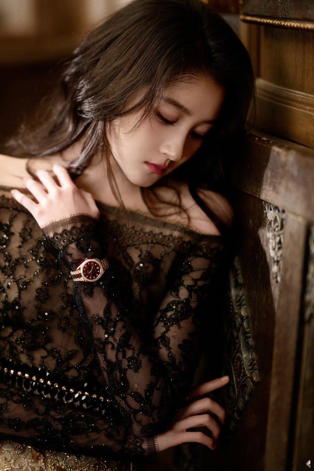 关晓彤50套高定好美的关晓彤一种暖暖的朦朦感 