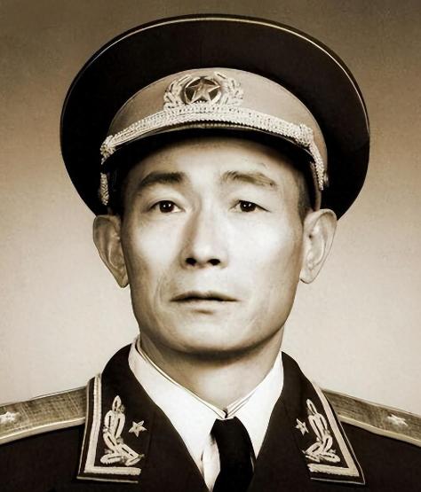 1937年，陈赓把386旅772团补充营营长找来，对他说，要升他当副团长，营长大