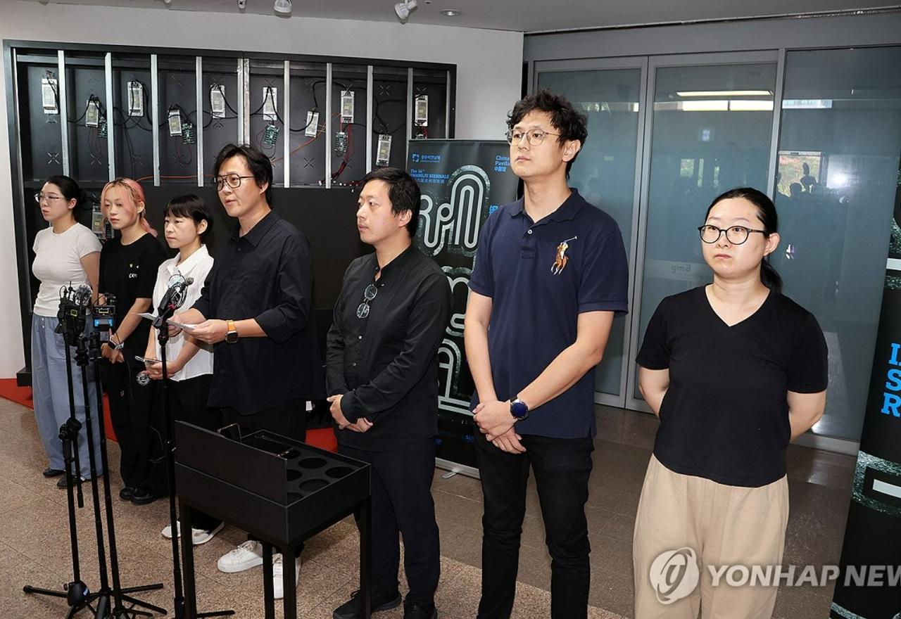 韩方拒不更换涉台标牌，中方开幕前直接撤展！一句道歉已经不好使了。
 
9月3日，