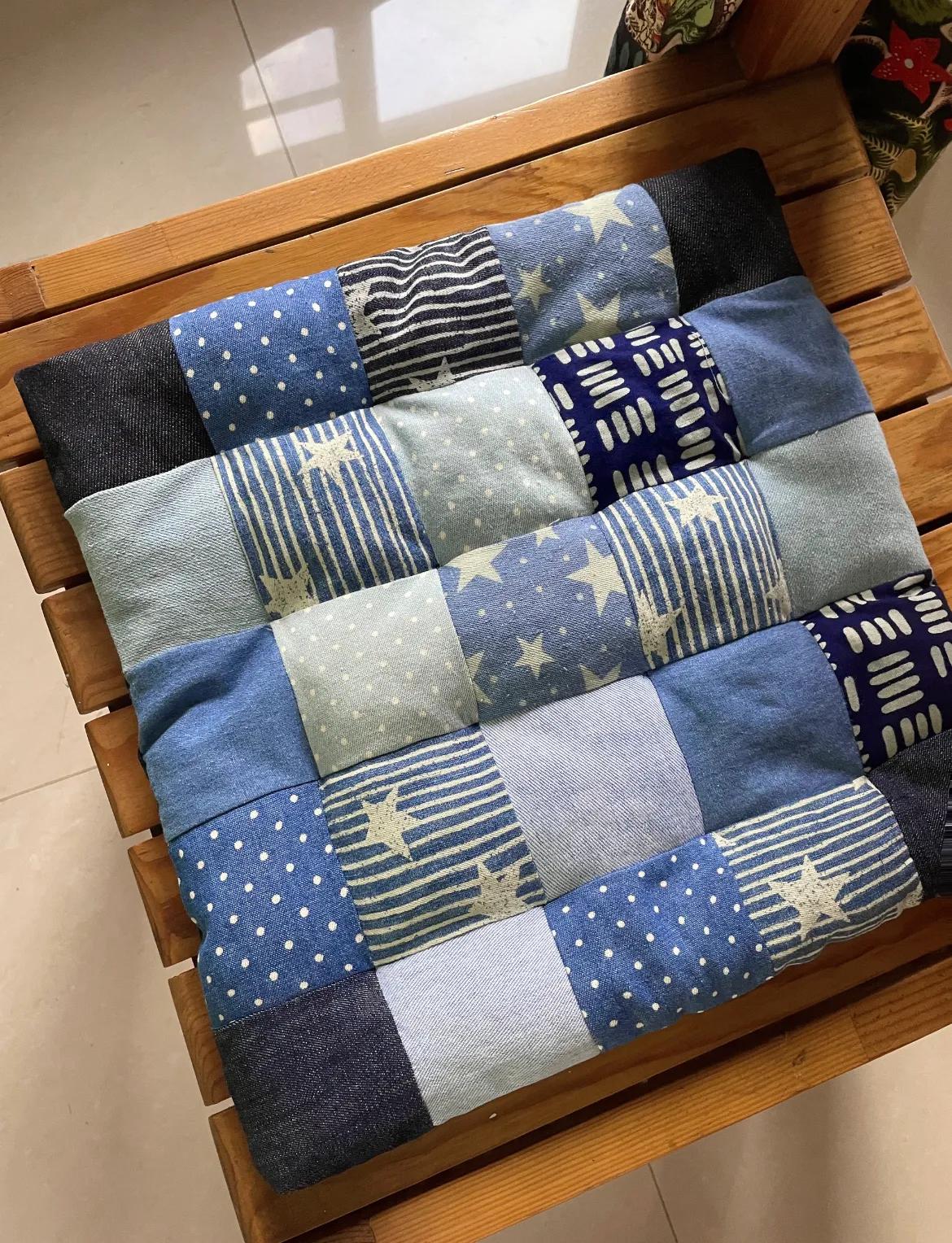 我家的旧衣服这样处理

家里的旧衣服太多，丢到外面又觉得不太好，于是就想到了以下