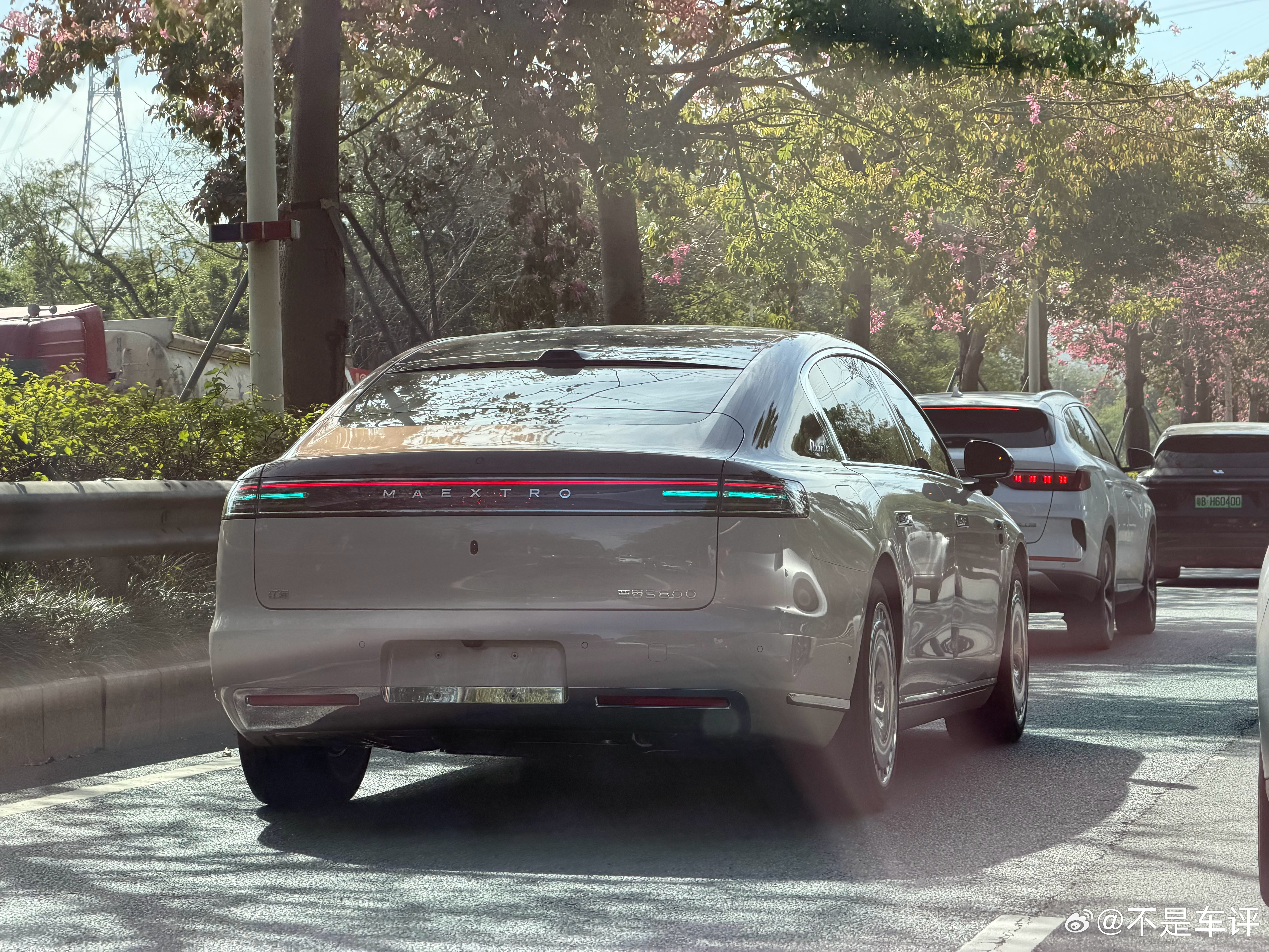 司机也开智驾了华为尊界s800