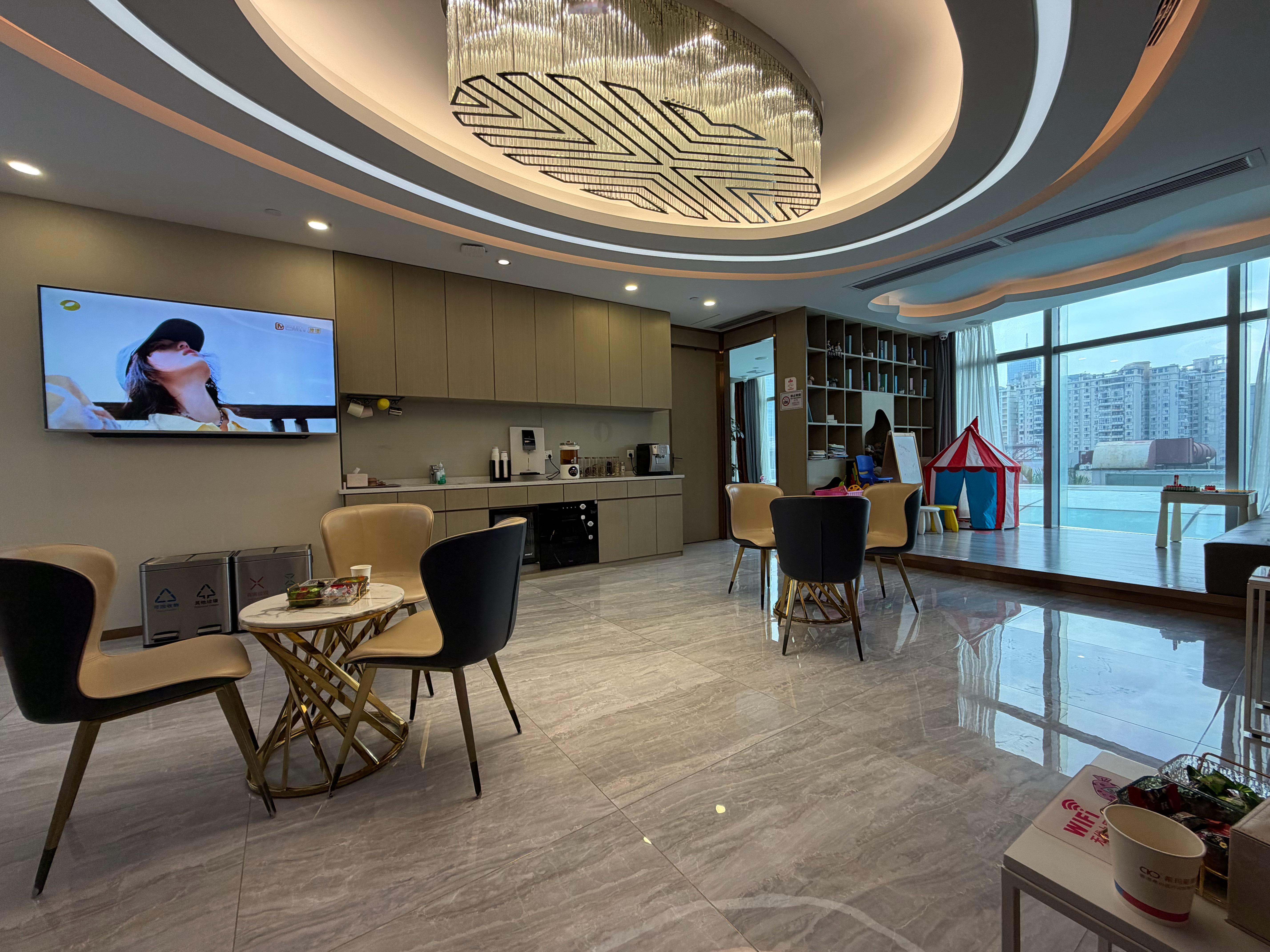 最怕的就是来看牙医，从小到大都怕，我已经开始手抖了[泪] ​​​