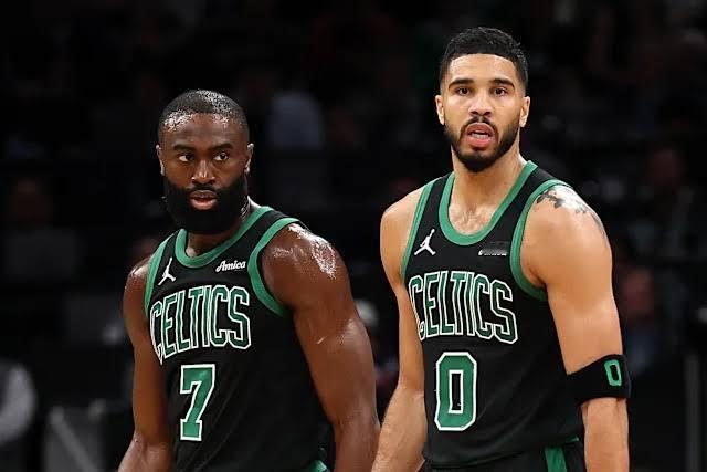 据ESPN记者沙姆斯·查拉尼亚报道，尽管近期有竞争对手球队询价杰森·塔图姆，但波