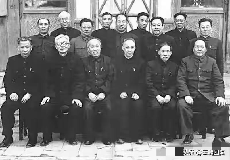 这张老照片背后的故事！是1949年9月的怀仁堂，那是新中国成立前夕最激动人心的时