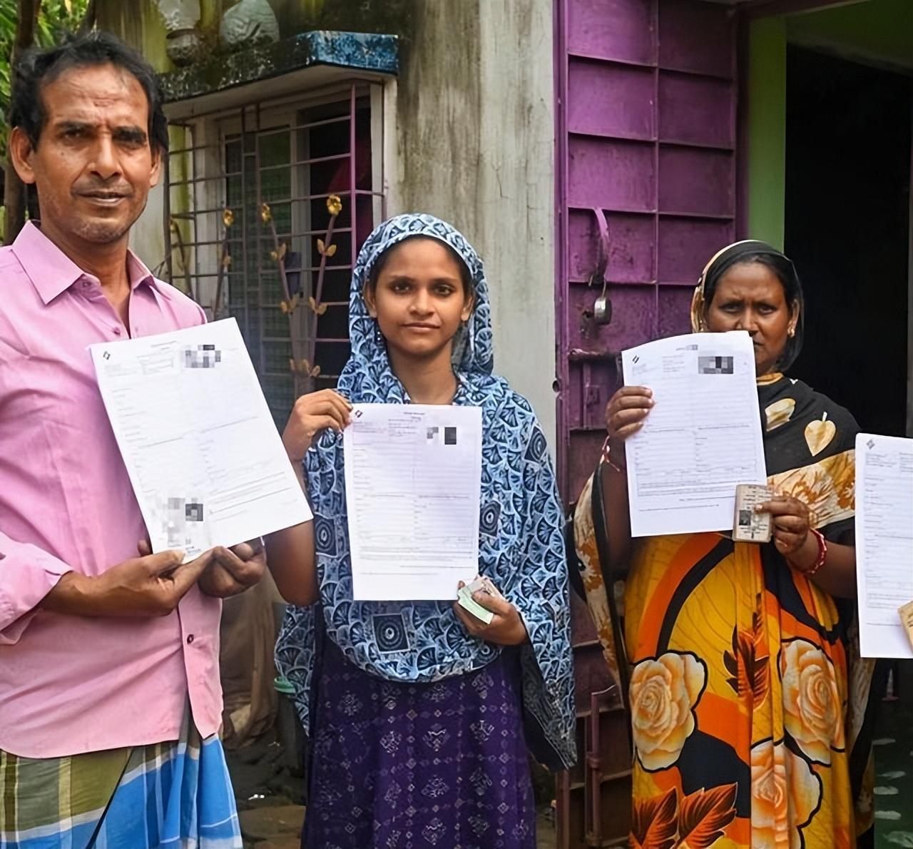 曾经抢着出国的印度人，现在一个个被挡在门外，我一点都不意外。

从加拿大到美国、