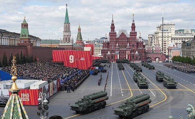 【莫斯科红场阅兵取消装备展示，英国专家声称乌克兰或已占战争上风】

俄罗斯缩减5