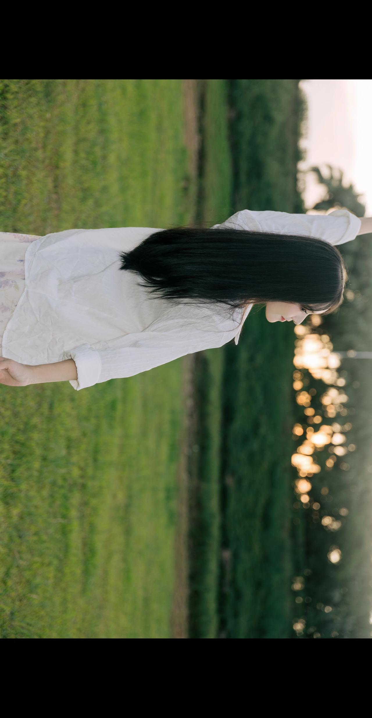 “夕阳认得我，比任何人都久”开平 草地拍照 给陌生人拍照 开平约拍