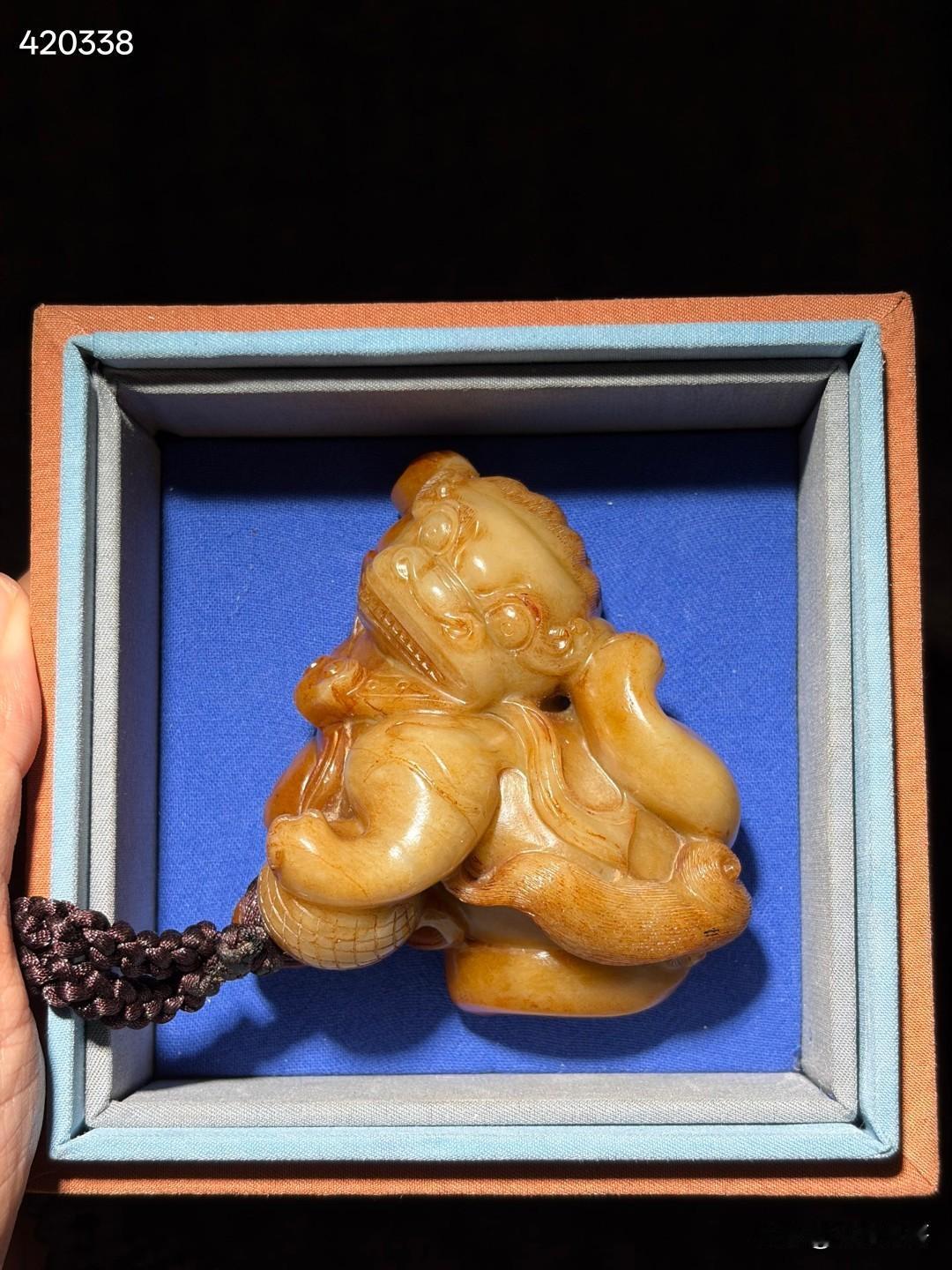 清和田玉狮子绣球
尺寸7.2×7.8×5.7厘米