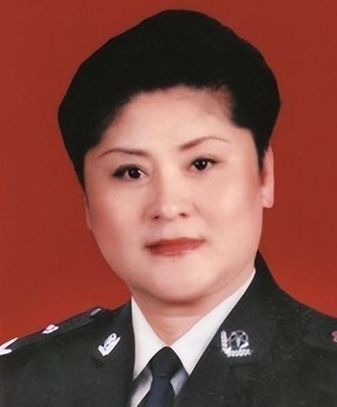 1988年，在郑州火车站有一姑娘被两名大汉强行塞入出租车里，就在车子一个急刹时，