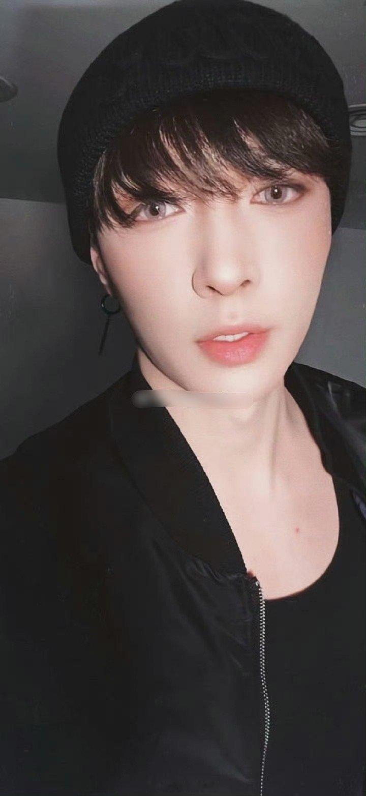 张艺兴的美瞳总是很吸引人的目光