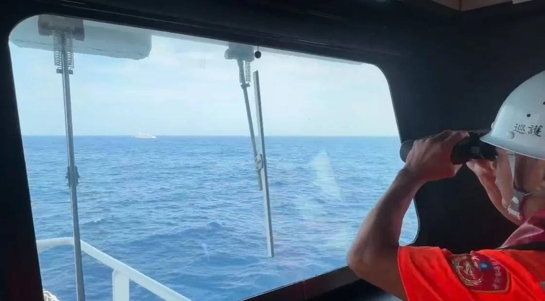 大陆海警在东沙与三巡署（台岛）相遇、对峙、喊话

6月5日一早，东沙岛附近海域的