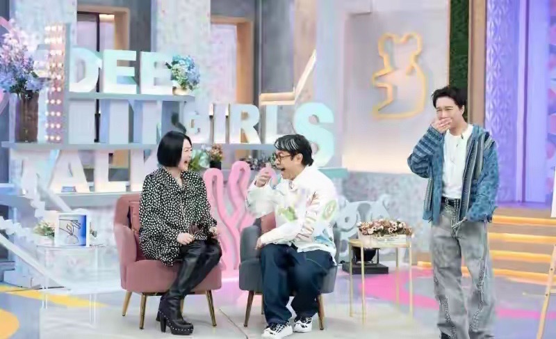 小S正式复工，自曝大S离世内幕：如果当初听妈妈的，姐姐就不会走 