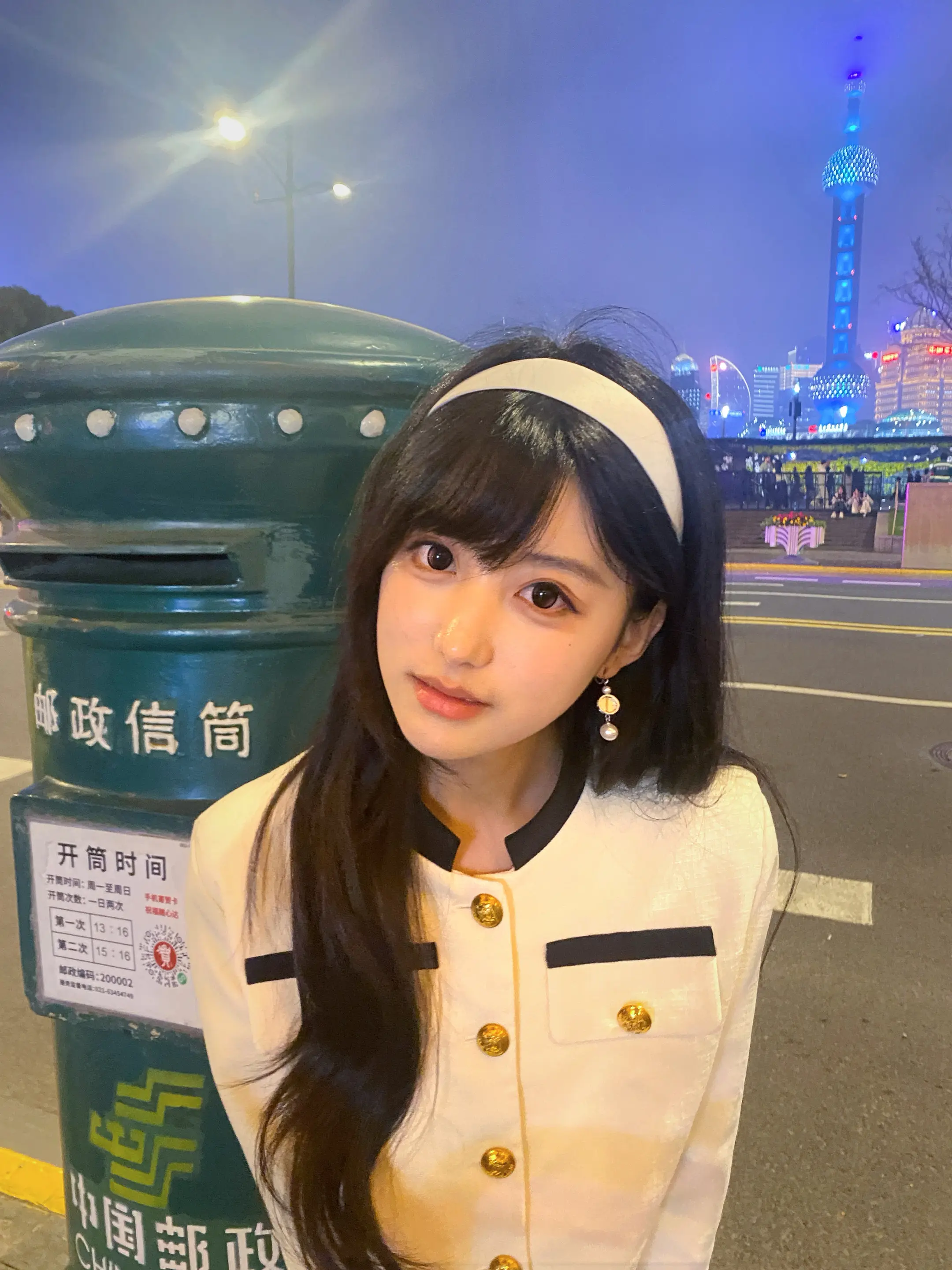 她歪着脑袋总在问我。