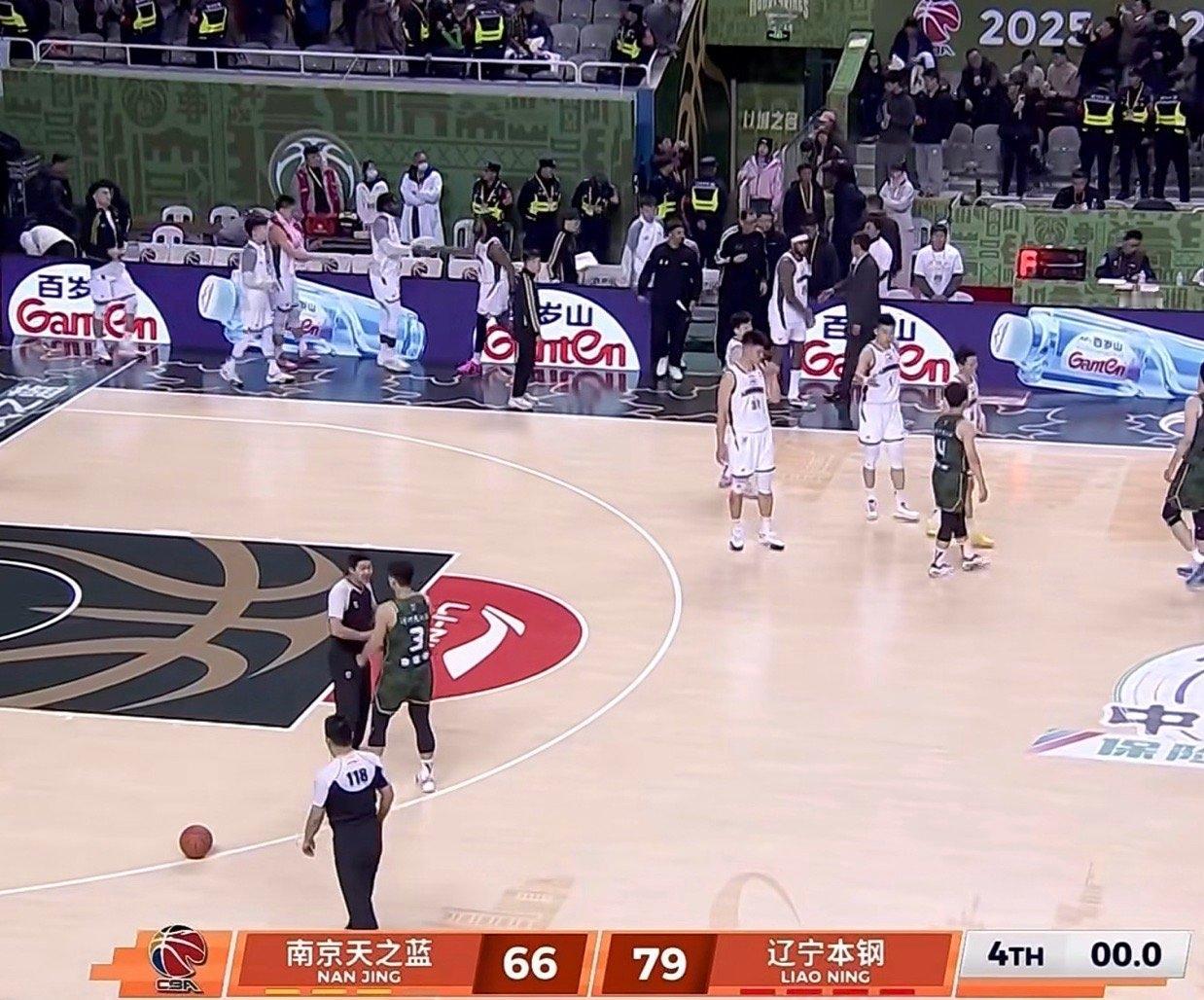 王岚钦21分，郭昊文23分，本土球员表现惊艳，CBA越来越有看点，说几点：

1