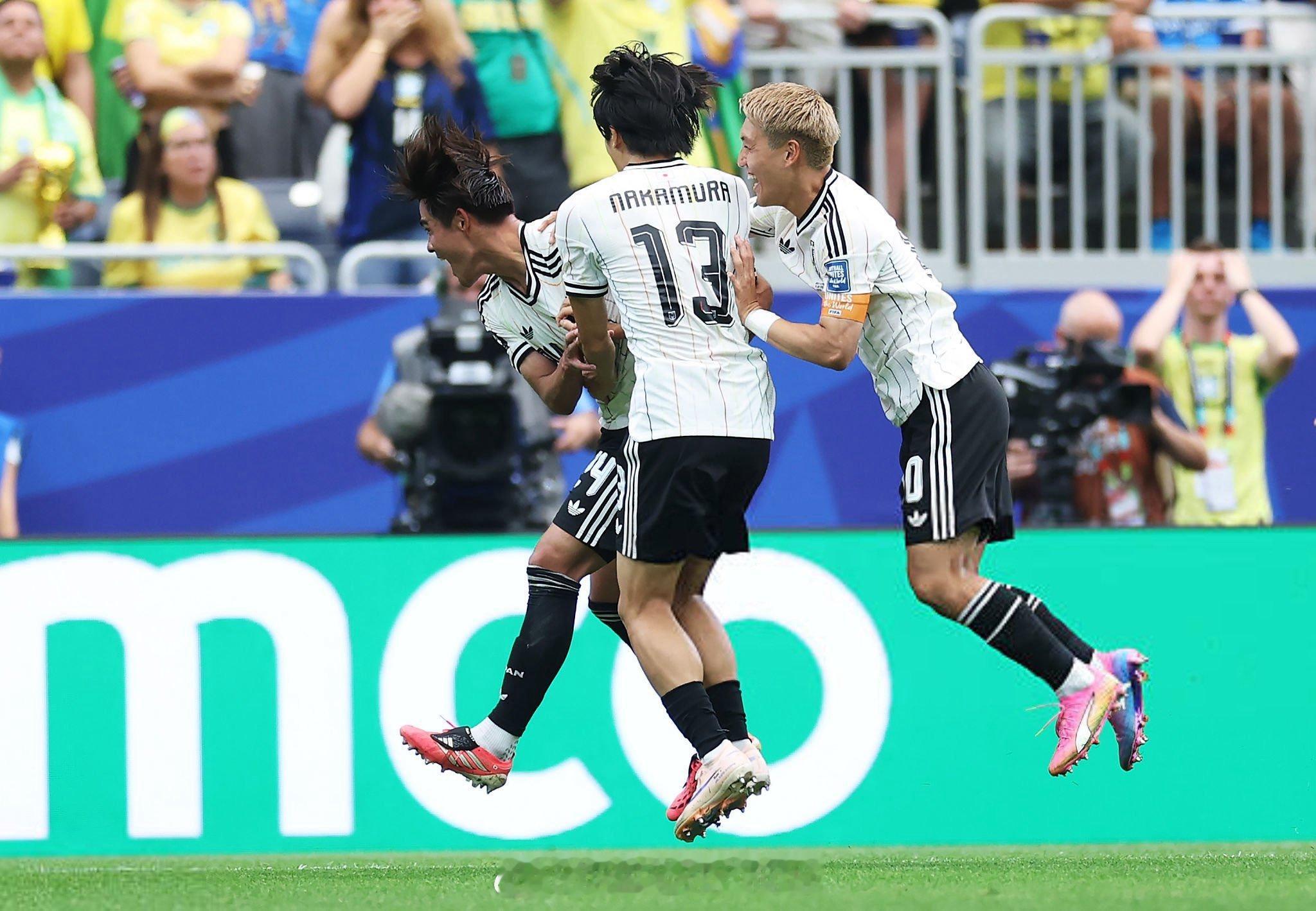 佐野海舟一条龙破门巴西vs日本世界杯日本中场佐野海舟，上半时29分钟，中路强突，